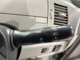 【オートライト】周りの明るさに応じて自動でヘッドライトの点灯・消灯ができる機能です!ライトの付け忘れ・消し忘れなどが無くなり、雨の日や夕方の走行も安心!トンネル通過時も便利ですね♪