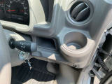 小物入れにもなるドリンクホルダー。