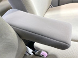 【アームレスト】運転中の身体の負担を軽減してくれるアームレストを装備♪