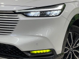 【LEDヘッドライト】悪天候や夜間走行時も良好な視界を確保し安心して運転できる高輝度LEDヘッドライトを装備!点灯速度が早く、消費電力も抑えられています。