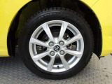 純正14インチアルミ!タイヤサイズは155/65R14です!オールシーズンタイヤを装着しております