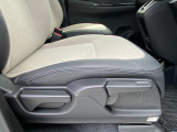 ゆったり・しっかり座れるシートに運転席は高さ調節可能なハイアジャスター付き!シート位置の前後と高さ・ハンドル上下調節で自分に合った最適なポジションを見つけることができます!!