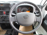 運転が楽しくなる明るく開放的な運転席まわりです。
