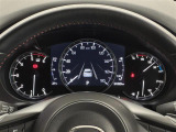 【メーターまわり】ドライバーから見やすい位置にあって安全運転に寄与します。マルチインフォメーションディスプレイでは、クルマに関するたくさんの情報を確認可能。