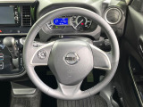 インテリアに合わせたデザインのステアリングは、運転される方のことも考え、運転しやすい形状、大きさです。是非一度、実際に触ってお確かめください。