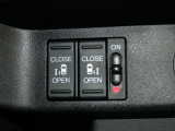 【電動スライドドア】ボタン一つで自由自在に開閉が可能!指先一つで運転席からどちらのドアも開閉できるので非常に便利な装備です!挟み込み防止機能もついているので小さなお子様がいる方も安心です!