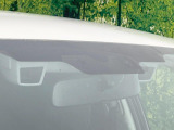 【アイサイトVer2】前方の車両等を検知し、衝突しそうな時は警報で注意を促し、ブレーキを踏む力をサポート。ブレーキを踏めなかった場合は衝突被害軽減ブレーキが作動、衝突回避をサポートします。