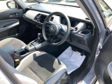 ゆったり、しっかりと座れるシートに運転席は高さ調節可能なハイトアジャスター付き!シート位置の前後と高さ、レバーの上下左右の調節で自分にあったポジションを見つけることができます!
