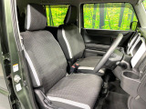 運転席シート廻りは使用感も少なく、良好な状態となっています。前オーナー様が丁寧に使っていたことがよくわかりますね。