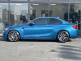 BMWを熟知したメカニックによる、360度の納車前点検。ドイツ本国と同様の教育・訓練を受けたメカニックが徹底的に点検、整備した後にお客様にお引渡しします。