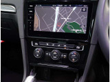 VW純正インフォティメントシステム「DiscoverPro」大変使いやすいタッチパネル型ナビゲーションでETC2.0とエンブレム内蔵バックカメラが付いています。