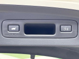 【パワーバックドア】スマートキーや運転席のボタンを押すだけでリアゲートが自動で開閉します!荷物を持っている時や、高い位置にあるバックドアを閉める際に便利な機能です♪
