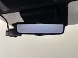 【デジタルインナーミラー】車両後方カメラの映像をルームミラーに映すことが出来ます。
