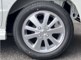 純正ホイールを装着しております。車両に関してのご質問は、スタッフまでお気軽にお問合せ下さい!TEL:0439-88-6662