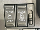 【両側パワースライドドア】スマートキーや運転席のスイッチで後席両側スライドドアの開閉が可能♪電動だから力を入れてドアを開ける必要が無く、小さなお子様でも簡単に開け閉めでき快適です♪