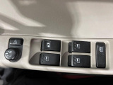 【電動格納ミラー】サイドミラーは電動格納式となっており、狭い駐車場でもキズがつくリスクを抑えられます。