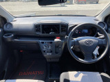 広々とした駐車場をご用意しておりますので、運転が苦手な方でもご安心ください。また、大型の屋根がございますので、雨に濡れることなくご移動できます。