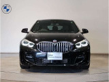 BMW代表的な特徴のキドニーグリル。BMWのすべてのモデルに採用され、BMWらしさを強調しております。