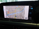 ディスカバーメディア搭載。「VW Connect」というeSIMが内蔵された画期的なシステムです。地図データなど自動で情報を更新することができるのが大きな魅力。なお、CD/DVD・TVは廃止されてます