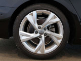 アルミホイール 5Yスポークデザイン 8Jx18/245/40R18/スポーツサスペンション