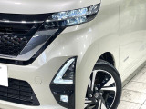 【LEDヘッドライト】悪天候や夜間走行時も良好な視界を確保し安心して運転できる高輝度LEDヘッドライトを装備!点灯速度が早く、消費電力も抑えられています。