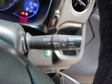 オートヘッドライト標準装備です。車外の明るさに応じて自動的にヘッドライトの点灯・消灯をしてくれます。トンネルの出入り口などで活躍してくれます。