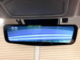 【デジタルインナーミラー】後席の大きな荷物や同乗者で後方が確認しづらい時でも安心!カメラが撮影した車両後方の映像をルームミラー内に表示。クリアな視界で状況の確認が可能です!