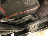 痛みの出やすい運転席シートの角、フロアマット、座面、ともに良好です