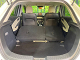 積み下ろしのしやすいデッキにはたっぷりと荷物を積み込んでいただけます。遊びから仕事まで、様々なシーンで頼れます♪
