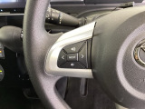 ステアリングにオーディオ操作スイッチが付いています。オーディオ画面に直接タッチしなくても操作が出来ますので、運転に集中できます。