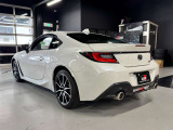 86の中古車は、スポーツカーに乗りたい、運転を楽しみたい方に最適な1台。カスタマイズパーツも豊富で、ぜひ自分だけの1台を作り上げてください!