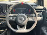 純正革巻きステアリング☆上質な革を使用することで、手にしっかり馴染みとても運転しやすいハンドルです