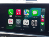 マットブラックにホワイトのLIBERALAのロゴの建物と看板が目印です。