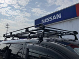 ルーフキャリアが付いてます。荷物を積むことも出来ますので、お仕事にも使えます。