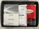 スマートキーは鍵をバッグに入れたままでもドアロックの開閉やエンジンのON・OFFができます。夜間や雨の日も鍵を探さなくて良いので便利です。