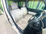 運転席シート廻りは使用感も少なく、良好な状態となっています。丁寧に使われていたことがよくわかりますね。
