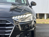 マトリクスLEDヘッドライト装備 複数のセンサーとカメラによって他車や歩行者を検出。ドライバーや歩行者の視界を妨げることが無いように、約1億通りの自動配光が可能です。