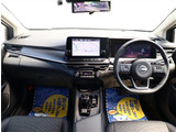 お車選びをお楽しみ頂けるよう、在庫車の展示スペースを十分に確保しております。