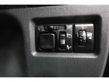 狭い道で離合するときでも安心!スイッチを押すとドアミラーを格納する事が出来ますよ♪
