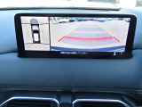 【360°ビューモニター】お車の死角になる部分、いわゆる前方、左右、後方をカメラで疑似的に上から見下ろす格好でモニターに映します☆これで安心して運転に集中できますね☆
