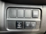 運転支援システムも多数装備されております。追突被害を軽減するエマージェンシーブレーキも付いております。