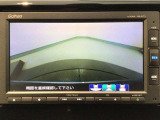 【バックカメラ】運転が苦手な方も車庫入れラクラクです!ギアをリバースに入れれば自動的に切り換わりますので、面倒な操作は不要です♪狭い駐車場もお車を傷つけず安心ですね!