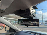 スマートルームミラーです。後ろに人や荷物載せてバックミラー見えないとき便利です。