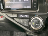 【オートエアコン】一度お好みの温度に設定すれば、車内の温度を検知し風量や温度を自動で調整。暑い…寒い…と何度もスイッチ操作をする必要はありません。快適な車内空間には必須の機能ですね♪