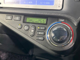 【オートエアコン】一度お好みの温度に設定すれば、車内の温度を検知し風量や温度を自動で調整。暑い…寒い…と何度もスイッチ操作をする必要はありません。快適な車内空間には必須の機能ですね♪