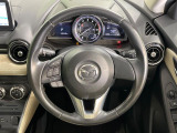 【純正革巻きステアリング】上質な革を使用することで、手にしっかり馴染みとても運転しやすいハンドルです♪