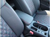 Audi正規ディーラーが高品質をお約束。高度な訓練・教育を受けたAudi専任メカニックが、100項目にもおよぶ精密な点検を実施。すべてクリアしたAudi車だけ、あなたのお手元に届けられるのです