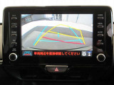 車庫入れや縦列駐車時の後方視界をサポートするバックモニターを装備!!