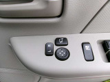 ドアミラーの鏡面の調節、格納は運転席からすべて操作できます!