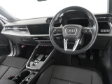 Audiのインテリアはエクステリア同様、優れたデザイン性とクオリティ、そして機能性を兼ね備えております。
